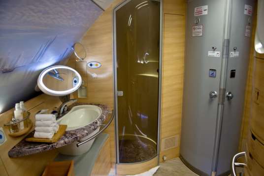 EK A380 F shower